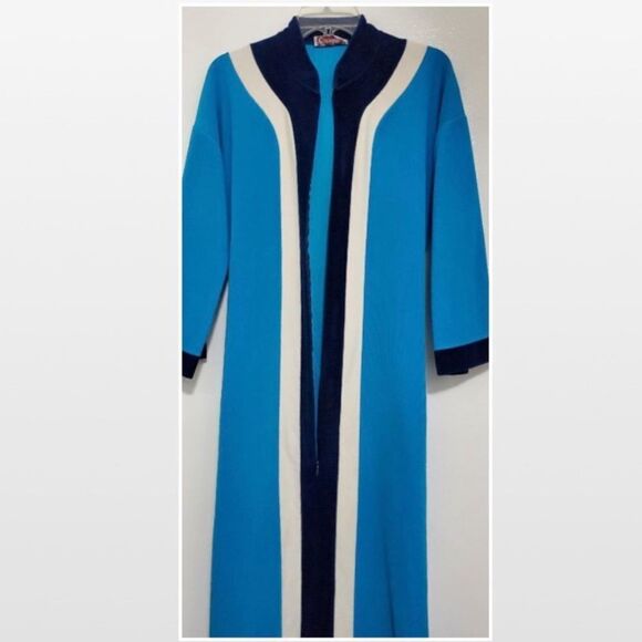 Vintage 70's/80’s Small Zip Up Blue & White Robe - Picture 4 of 14